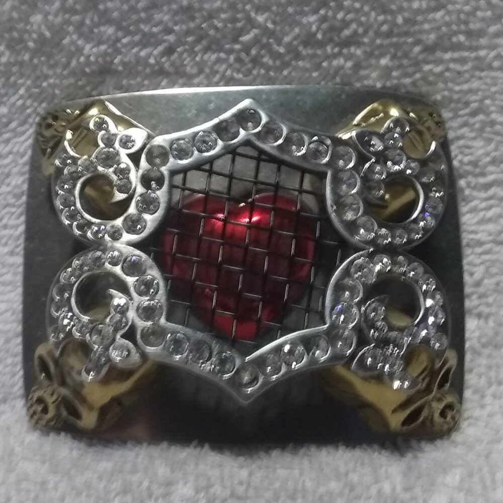 Washed Up Hollywood Gold Skulls Red Heart Mesh Belt Buckle Great Condition
